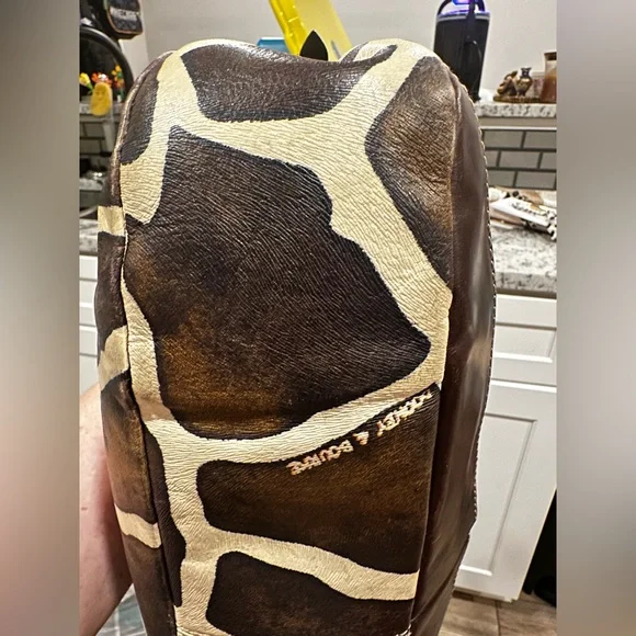 Dooney & Bourke Giraffe Print Shoulder Bag EUC no callouts - Picture 10 of 16